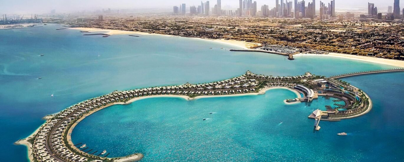 Luxury waterfront properties in Jumeira Bay, Dubai with aerial view of upscale homes