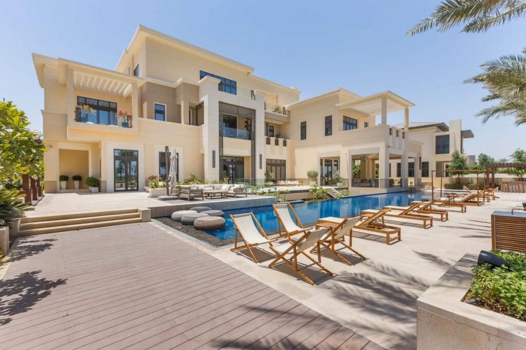 Dubai Hills Grove Villa with 8 bedrooms, home theatre, and skyline views