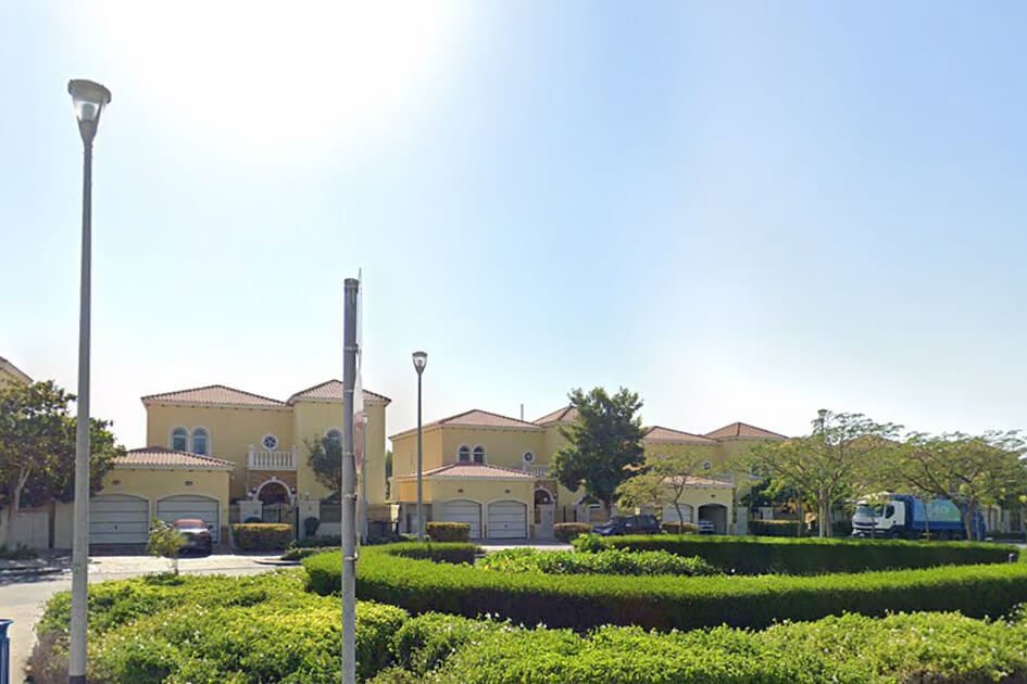 Luxury beachfront villas in Dubai’s Palm Jumeirah representing the 2025 real estate boom